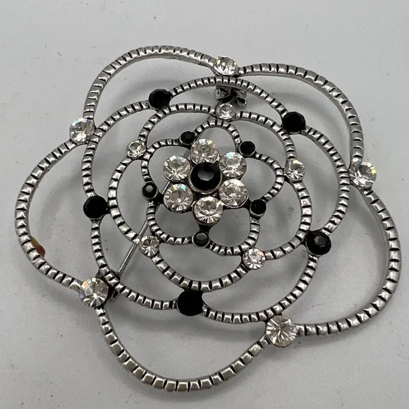 Chic Silver and Black Crystal Brooch - Picture 2 of 7